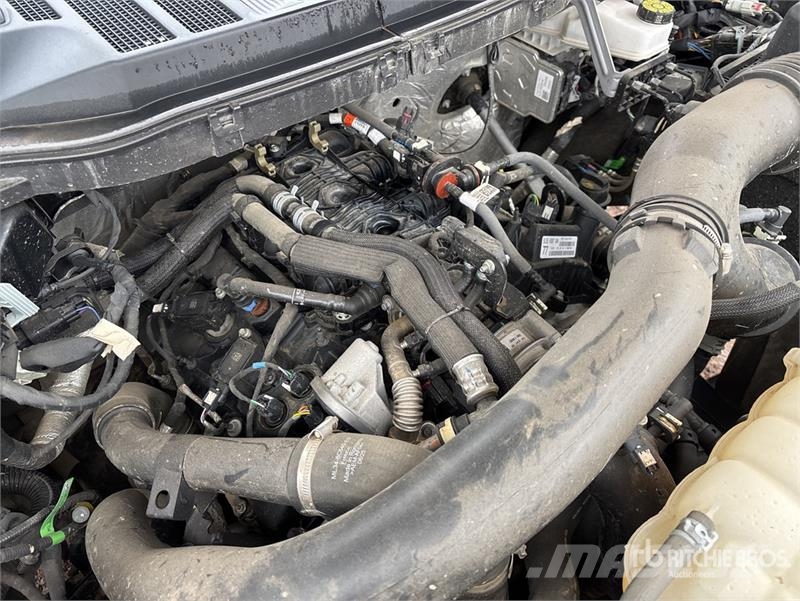 Ford F-150 XLT 4x4 Crew Cab Pickup (Inoperable) Egyéb