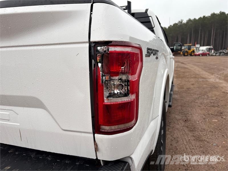 Ford F-150 XLT 4x4 Crew Cab Pickup أخرى