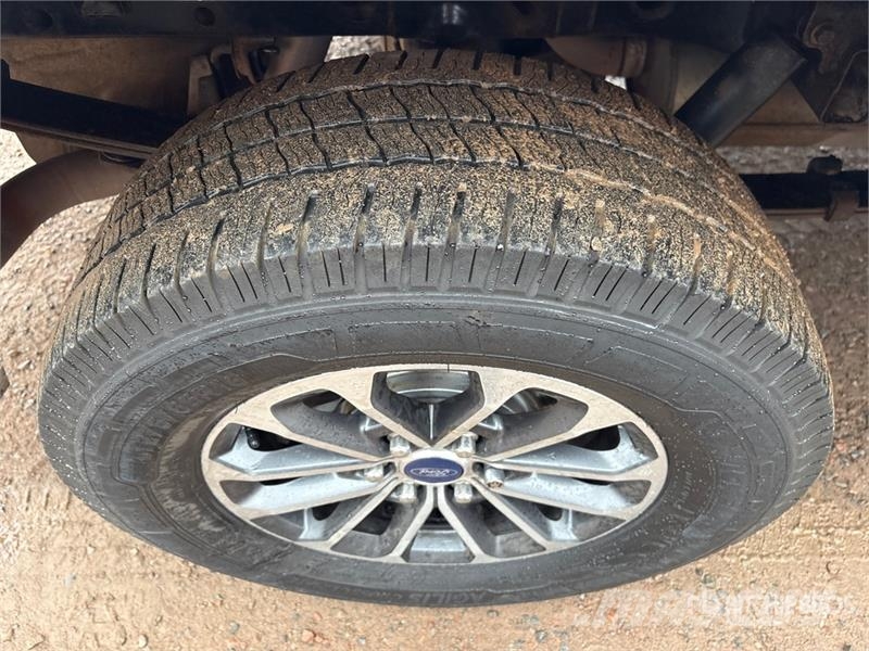 Ford F-150 XLT 4x4 Crew Cab Pickup أخرى