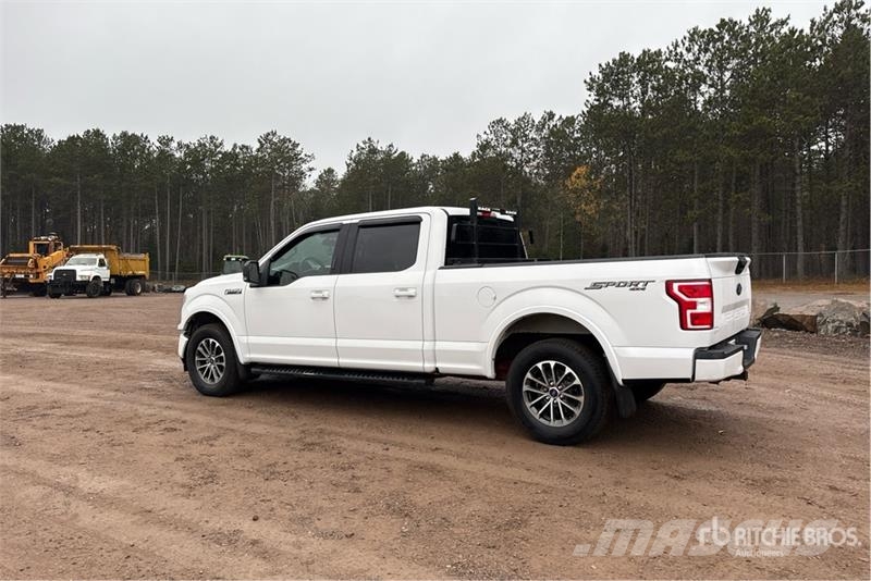 Ford F-150 XLT 4x4 Crew Cab Pickup Andre varebiler