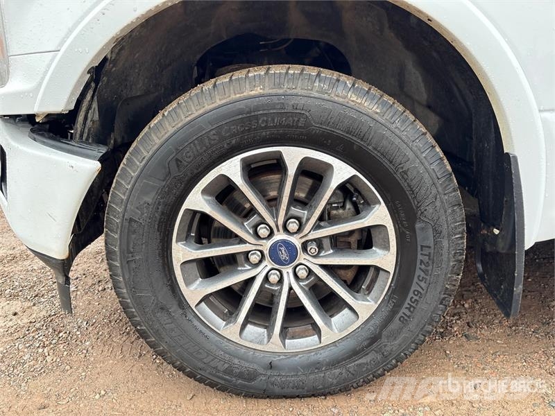 Ford F-150 XLT 4x4 Crew Cab Pickup أخرى