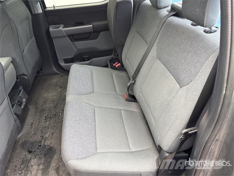 Ford F-150 XLT 4x4 Crew Cab Pickup (Inoperable) Egyéb