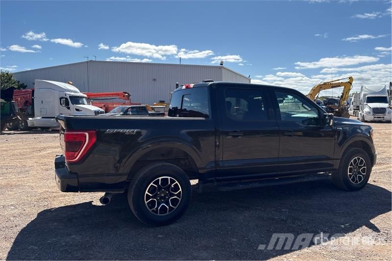 Ford F-150 XLT 4x4 Crew Cab Pickup Andre varebiler