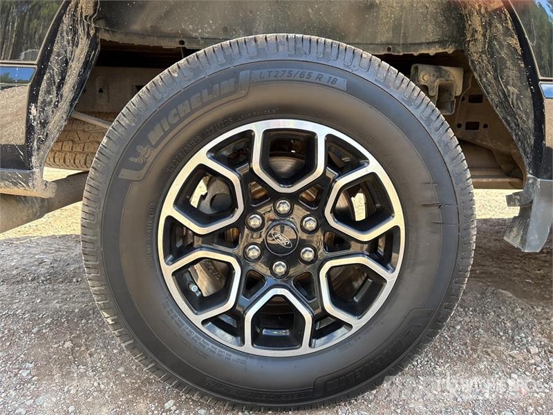 Ford F-150 XLT 4x4 Crew Cab Pickup Andre varebiler