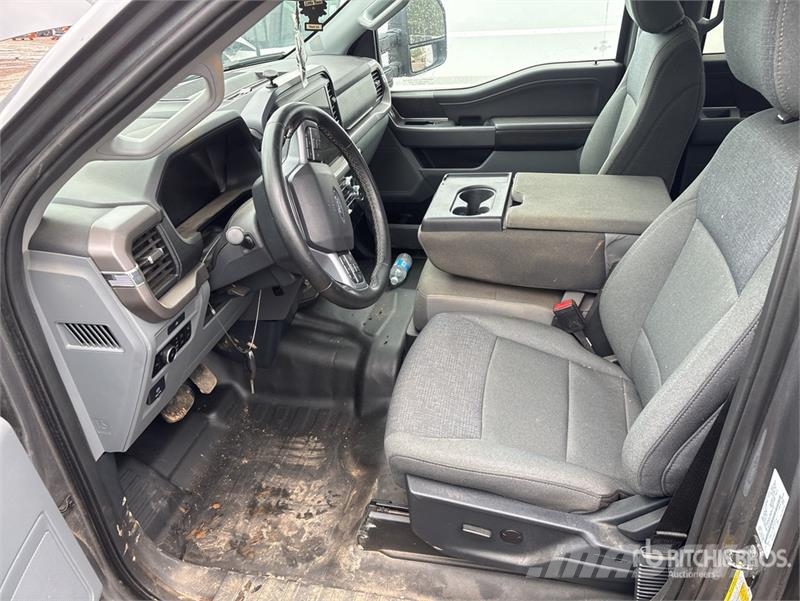 Ford F-150 XLT 4x4 Crew Cab Pickup (Inoperable) Egyéb