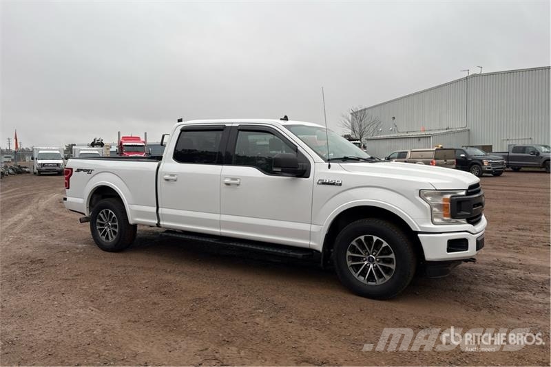 Ford F-150 XLT 4x4 Crew Cab Pickup Andre varebiler
