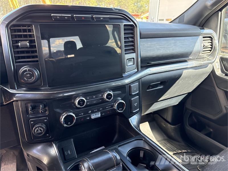 Ford F-150 XLT 4x4 Crew Cab Pickup Andre varebiler