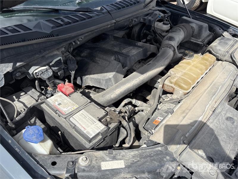 Ford F-150 XLT 4x4 Crew Cab Pickup Muu