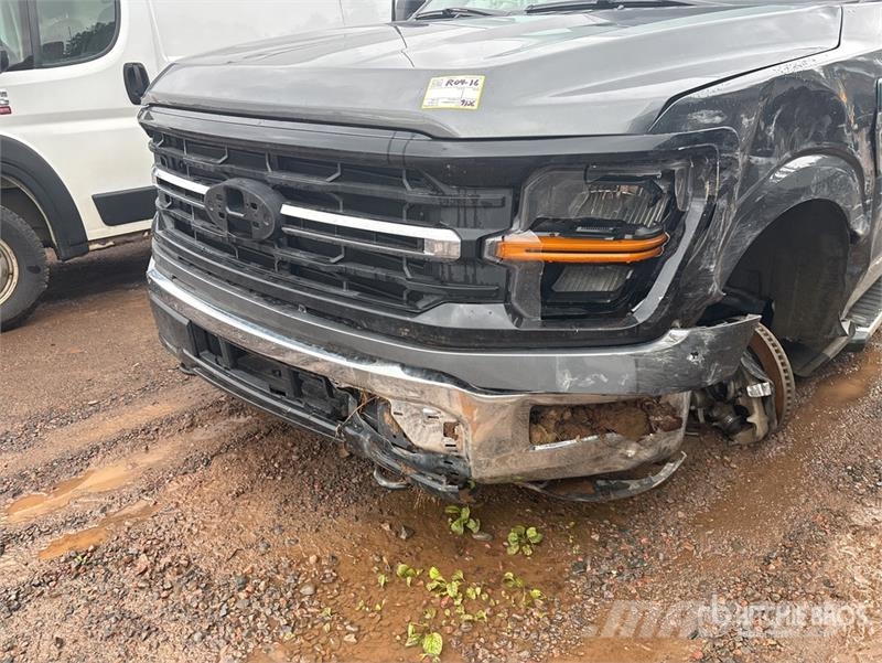 Ford F-150 XLT 4x4 Crew Cab Pickup (Inoperable) Egyéb
