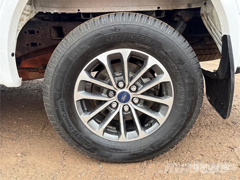 Ford F-150 XLT 4x4 Crew Cab Pickup أخرى