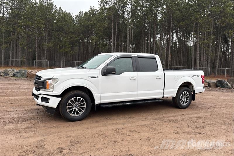 Ford F-150 XLT 4x4 Crew Cab Pickup Andre varebiler