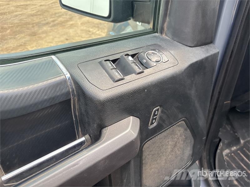 Ford F-150 XLT 4x4 Crew Cab Pickup Muu