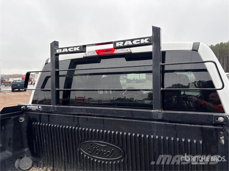 Ford F-150 XLT 4x4 Crew Cab Pickup أخرى