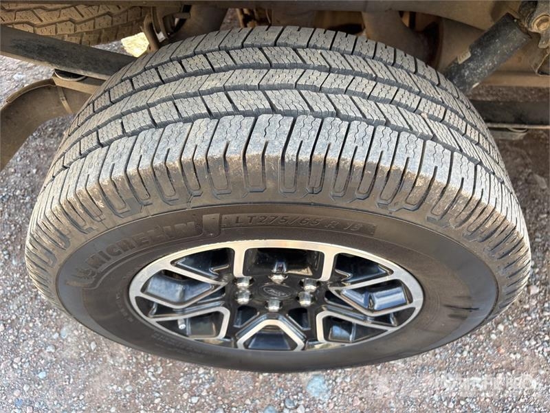 Ford F-150 XLT 4x4 Crew Cab Pickup Andre varebiler