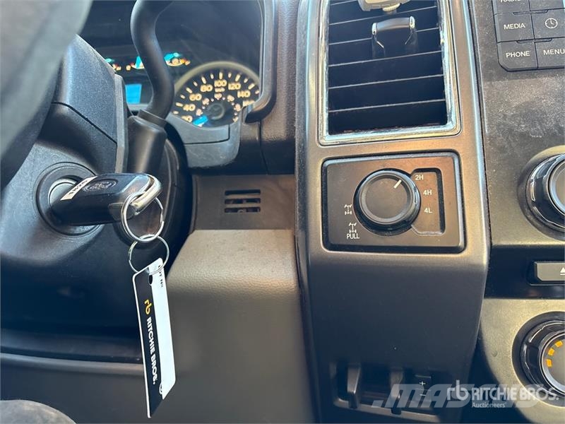 Ford F-150 XLT 4x4 Crew Cab Pickup أخرى
