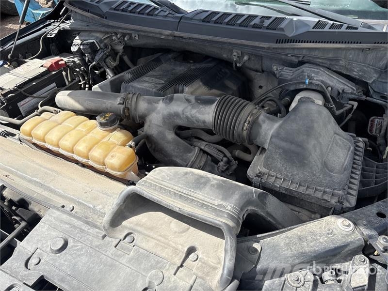 Ford F-150 XLT 4x4 Crew Cab Pickup Muu