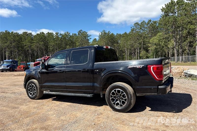 Ford F-150 XLT 4x4 Crew Cab Pickup Andre varebiler