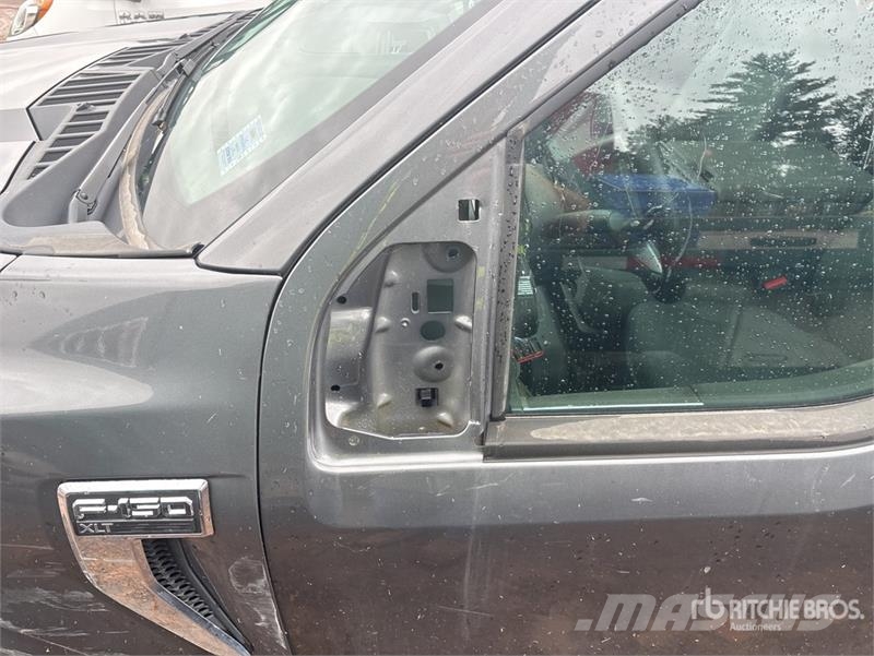 Ford F-150 XLT 4x4 Crew Cab Pickup (Inoperable) Egyéb