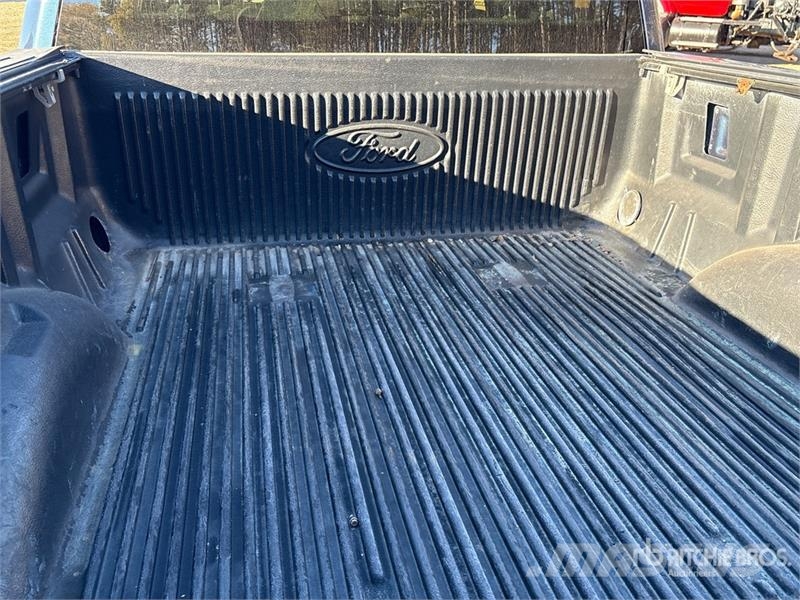 Ford F-150 XLT 4x4 Crew Cab Pickup أخرى