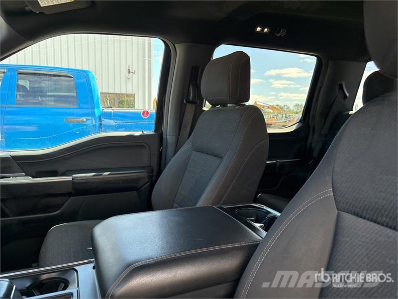 Ford F-150 XLT 4x4 Crew Cab Pickup Andre varebiler