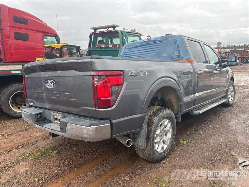 Ford F-150 XLT 4x4 Crew Cab Pickup (Inoperable) Egyéb
