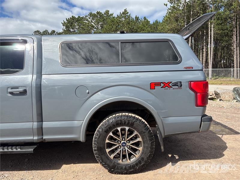 Ford F-150 XLT 4x4 Crew Cab Pickup Muu