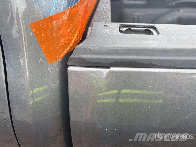 Ford F-150 XLT 4x4 Crew Cab Pickup (Inoperable) Egyéb