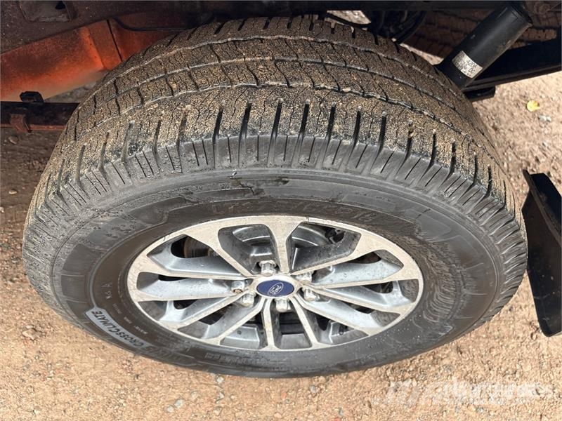 Ford F-150 XLT 4x4 Crew Cab Pickup أخرى