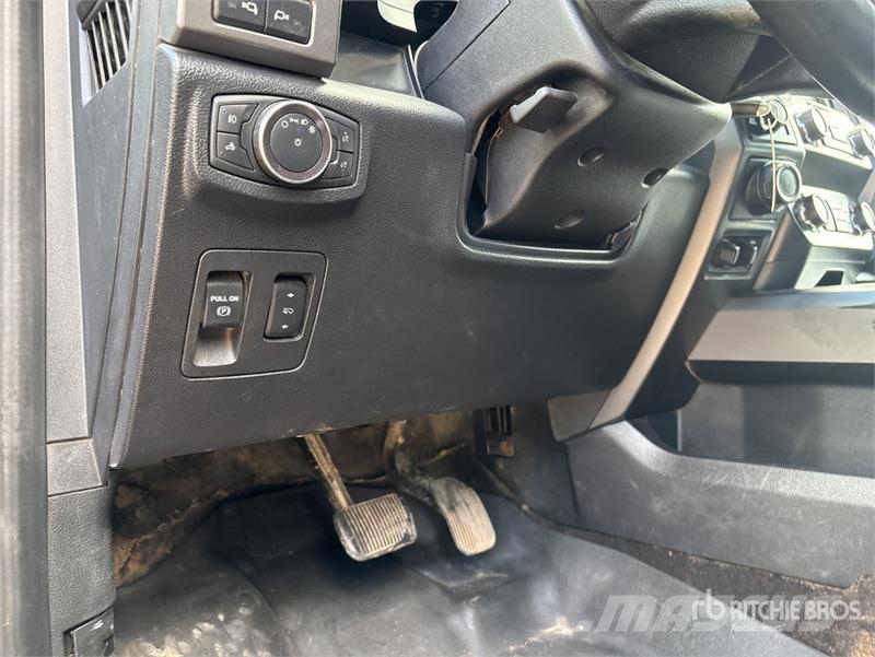 Ford F-150 XLT 4x4 Crew Cab Pickup Muu