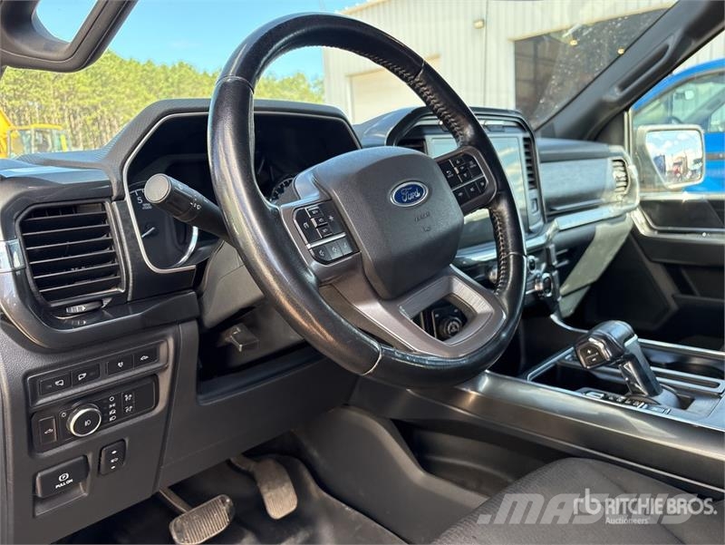 Ford F-150 XLT 4x4 Crew Cab Pickup Andre varebiler
