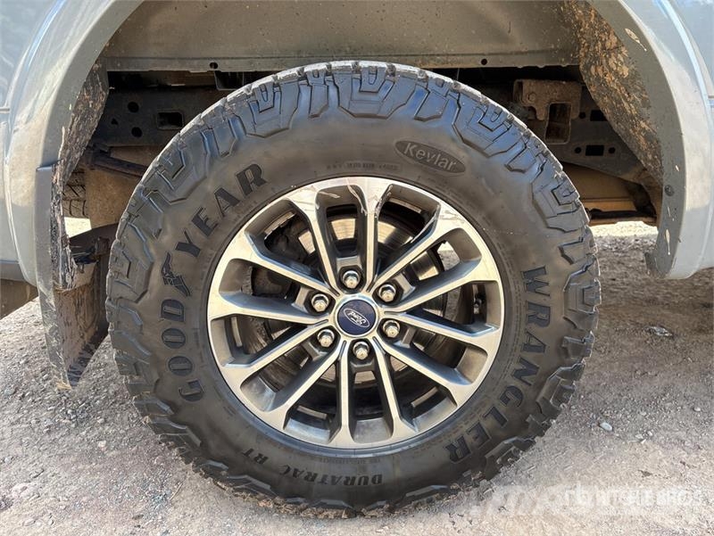 Ford F-150 XLT 4x4 Crew Cab Pickup Muu