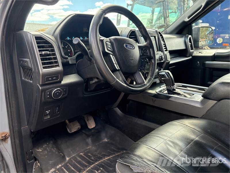 Ford F-150 XLT 4x4 Crew Cab Pickup Muu