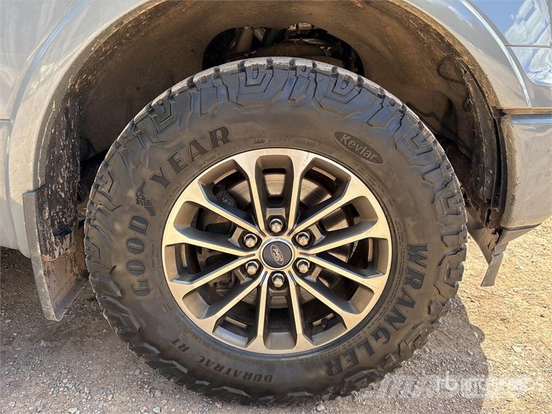 Ford F-150 XLT 4x4 Crew Cab Pickup Muu