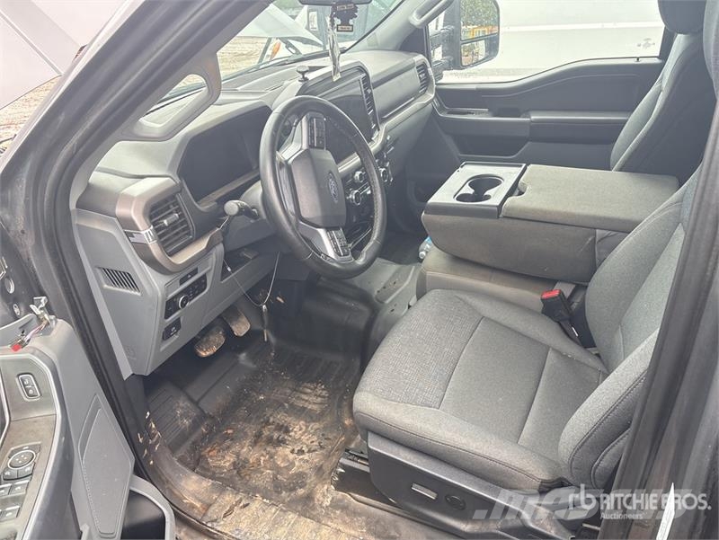 Ford F-150 XLT 4x4 Crew Cab Pickup (Inoperable) Egyéb