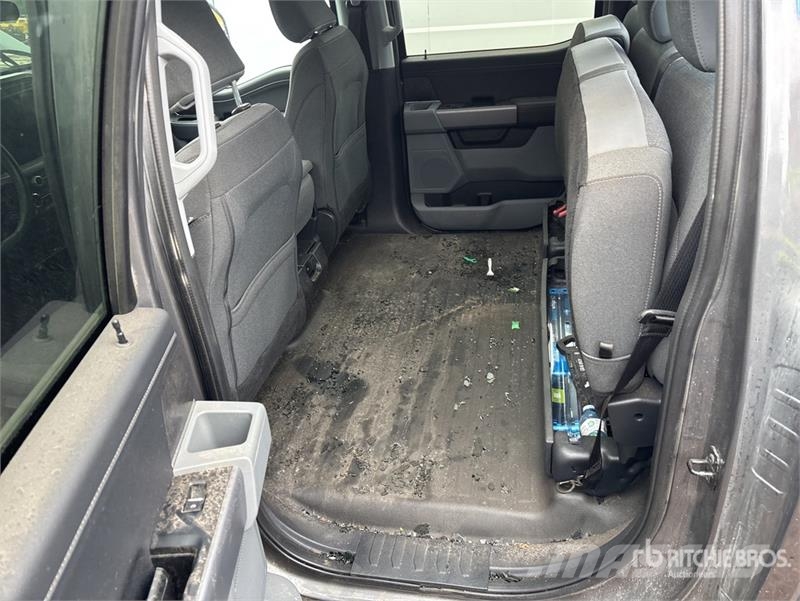 Ford F-150 XLT 4x4 Crew Cab Pickup (Inoperable) Egyéb