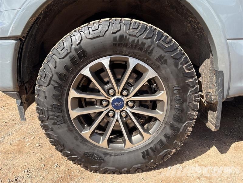 Ford F-150 XLT 4x4 Crew Cab Pickup Muu