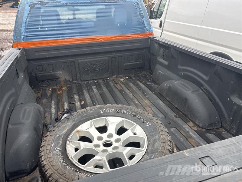 Ford F-150 XLT 4x4 Crew Cab Pickup (Inoperable) Egyéb