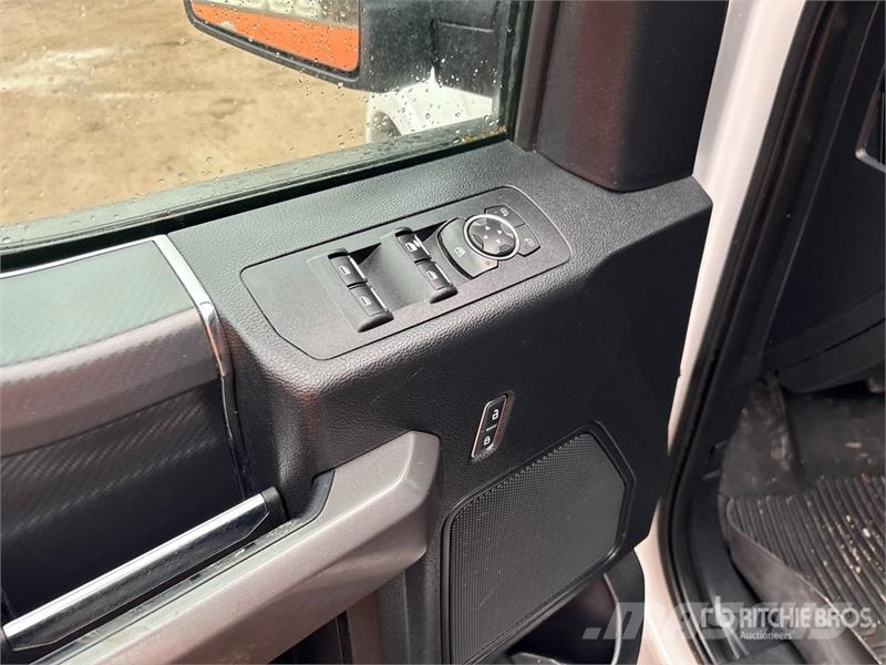 Ford F-150 XLT 4x4 Crew Cab Pickup أخرى