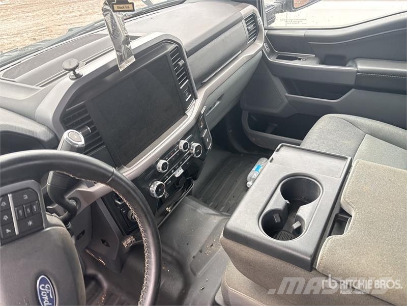 Ford F-150 XLT 4x4 Crew Cab Pickup (Inoperable) Egyéb