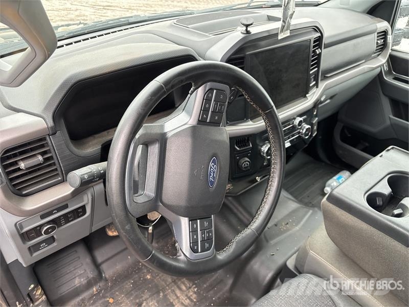 Ford F-150 XLT 4x4 Crew Cab Pickup (Inoperable) Egyéb