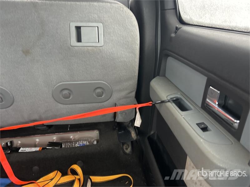 Ford F-150 XLT 4x4 Crew Cab Pickup (Inoperable) Furgoni altro