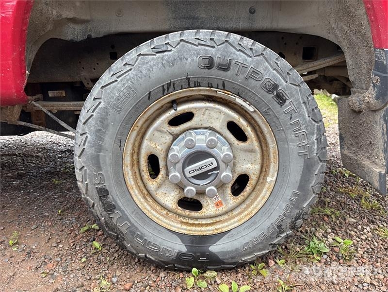 Ford F-250 4x4 Extended Cab Pickup Andre varebiler
