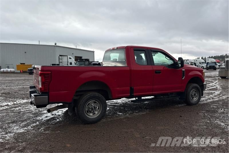 Ford F-250 4x4 Extended Cab Pickup Andere Transporter