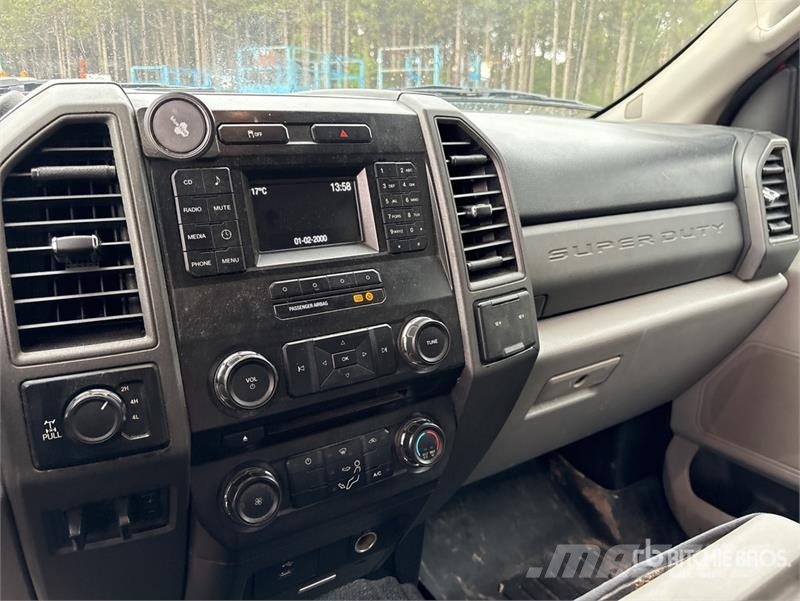 Ford F-250 4x4 Extended Cab Pickup Andre varebiler