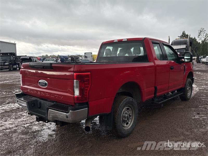 Ford F-250 4x4 Extended Cab Pickup Andre varebiler