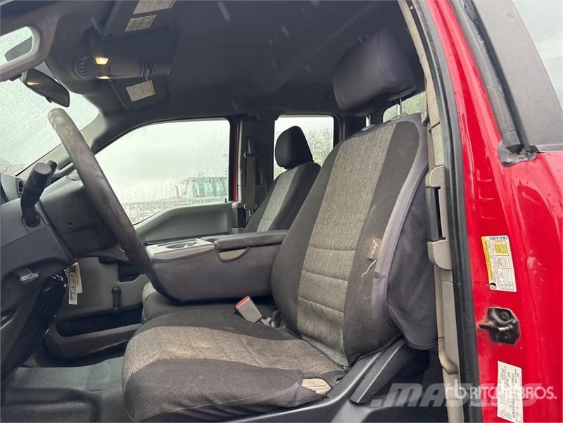 Ford F-250 4x4 Extended Cab Pickup Andre varebiler