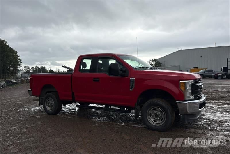 Ford F-250 4x4 Extended Cab Pickup Andere Transporter