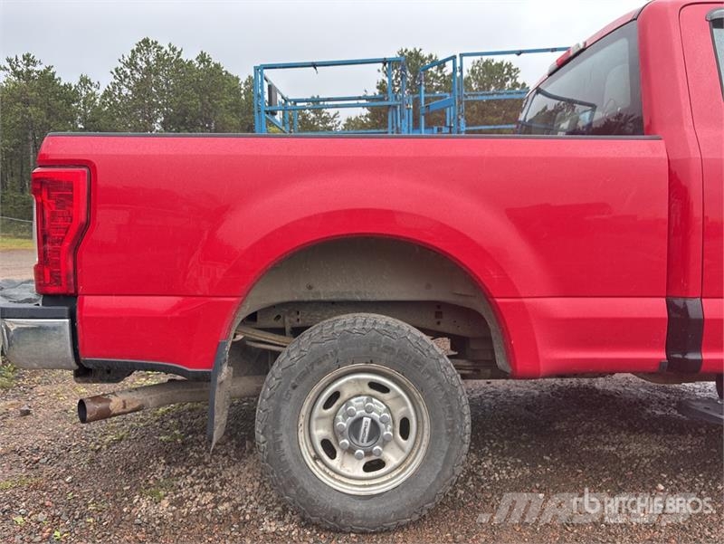 Ford F-250 4x4 Extended Cab Pickup Andre varebiler