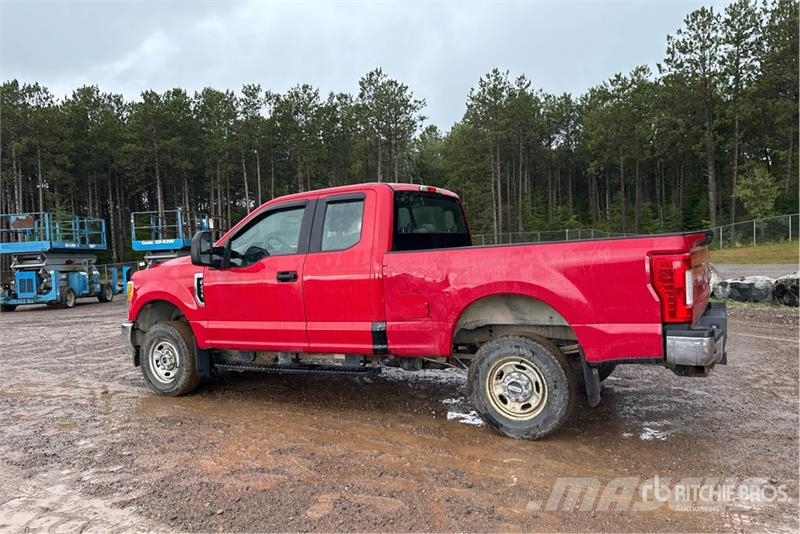Ford F-250 4x4 Extended Cab Pickup Andere Transporter