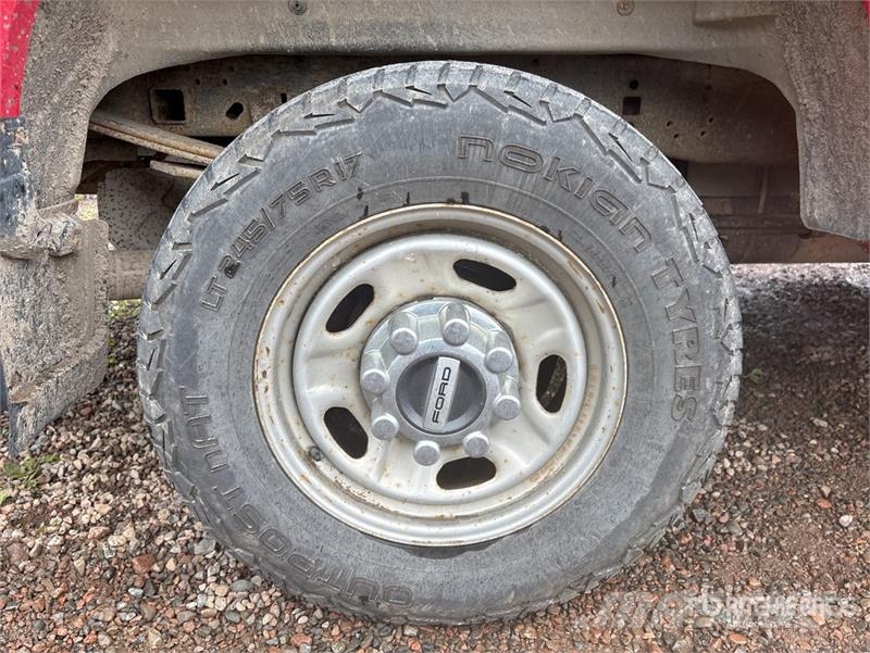 Ford F-250 4x4 Extended Cab Pickup Andre varebiler